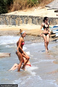 hadise_bikini_0082.jpg