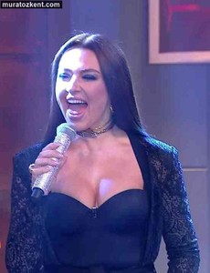 hadise_dekolte_tvcaps_0019.jpg