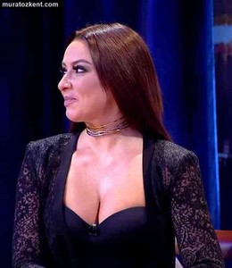 hadise_dekolte_tvcaps_0024.jpg