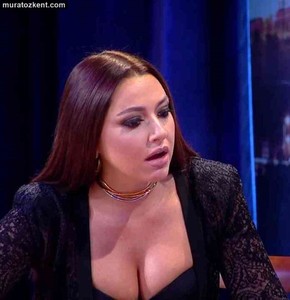 hadise_dekolte_tvcaps_0025.jpg