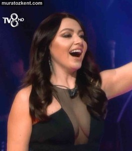 hadise_sutyensiz_transparan_0006.jpg