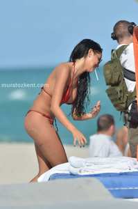 nabilla_benattia_hot_bikini_0011.jpg