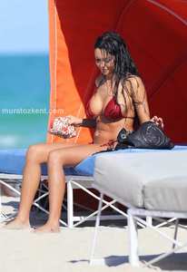 nabilla_benattia_hot_bikini_0023.jpg