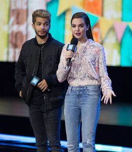 Bailee-Madison -WE-Day-New-York-at-Radio-City-Music-Hall--01-662x762.jpg