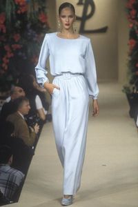 591a009370b97_YvesSaintLaurentSpringSummer1997ParisHauteCouture.thumb.jpg.fd357fcbf4ce4a593dfce0d72fb539c5.jpg