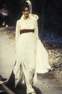59206c5208086_GivenchyFallWinter19961997ParisHauteCouture.thumb.jpg.9180eaf624845f53624dd2af0e38530c.jpg