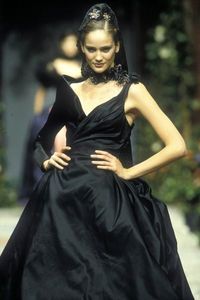 592209dcd1d2b_ChristianLacroixFallWinter19961997ParisHauteCouture.thumb.jpg.b57a0f96e7a9044b5aa0615c9e5b7dad.jpg