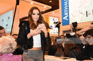 claude-sarraute-and-nabilla-benattia-attend-trop-vite-nabilla-book-picture-id657838176.jpg