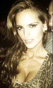 izabel-goulart-supermodel-11242011-20-381x640.thumb.jpg.8c152cd6188d6581eed9549fbd396e07.jpg