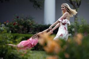 41A87D1600000578-4631096-Ivanka_Trump_swings_her_daughter_Arabella_Kushner_in_the_Rose_Ga-a-48_1498181895455.jpg