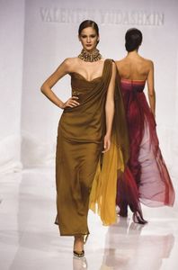 593c9fb0985d3_ValentinYudashkinFallWinter19961997ParisHauteCouture.thumb.jpg.1650f9675dd47f07db7b39a5508aec67.jpg