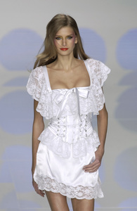 Valentino SS04 show2 CC 245.jpg