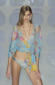 Valentino SS04 show2 CC 303.jpg