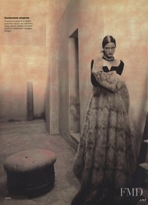 vogue russia dec 1999 photo zanna model lydia.jpg