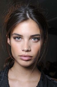 Sara Sampaio - 1 - Face.jpg