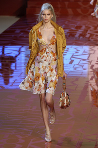 Valentino SS05 show2 CC 196.jpg