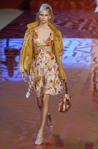 Valentino SS05 show2 CC 108.jpg