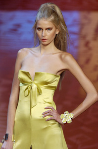 Valentino SS05 show2 CC 106.jpg