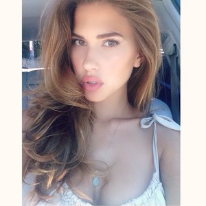 karajewelll - tQdhp5IABg.jpg