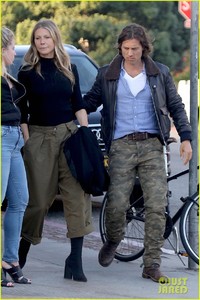 gwyneth-paltrow-brad-falchuk-date-night-in-la-01.jpg