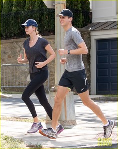 ivanka-trump-jared-kushner-run-dc-05.jpg