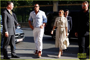 jennifer-lopez-alex-rodriguez-visit-the-louvre-in-paris-10.jpg