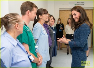 kate-middleton-visits-victims-of-london-bridge-attack-07.jpg