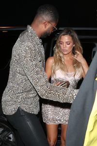khloe-kardashian-style-arriving-at-her-surprise-birthday-party-in-la-06-25-2017-4.jpg