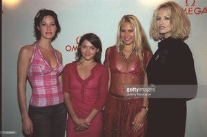 mareva-galanter-emma-de-caunes-anna-kournikova-and-adriana-karembeu-picture-id612608868.jpg