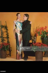 miss-france-1999-and-serge-lama-picture-id667983598.jpg