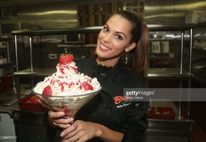 miss-universe-2017-iris-mittenaere-visit-buca-di-beppo-times-square-picture-id698477712.jpg