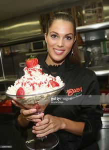 miss-universe-2017-iris-mittenaere-visit-buca-di-beppo-times-square-picture-id698477850.jpg