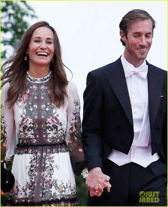 pippa-middleton-new-husband-james-matthews-friends-wedding-01.jpg