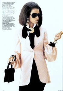 uk_vogue_aug_1990_5.thumb.jpg.b1e2aed6b2aa4f7085085cb129740e14.jpg
