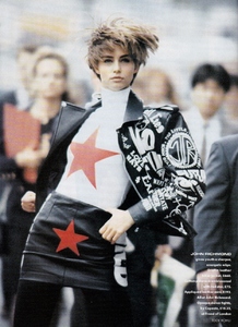 uk_vogue_sept_1990_18.thumb.jpg.23cb8a82eba89826c0a339d0290dbe40.jpg