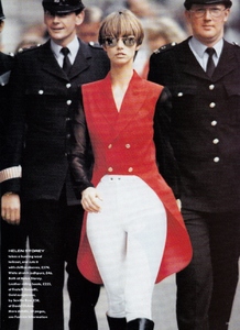 uk_vogue_sept_1990_19.thumb.jpg.eebf7621a0c7d4f84854027c469424ce.jpg