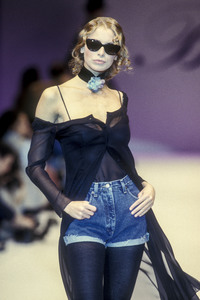 0_blumarine-fw-1993-7_html.thumb.JPEG.eba5293d830437074206b783d20d5005.JPEG