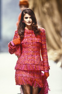 0_chanel-hc-fw-1991-1_html.thumb.JPEG.19940890173e616e4c609d6fa39337a8.JPEG