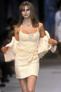 1_chanel-ss-1992-2_html.thumb.JPEG.1f5f730fafaa21dad1ad661daeedd78c.JPEG