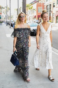 45987436_ashley-greene-out-shopping-with-a-friend-in-beverly-hills-5.jpg
