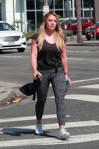 47491802_hilary-duff-heads-to-pilates-in-sherman-oaks-12.jpg