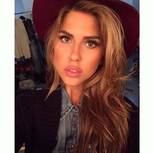 karajewelll - 8Md2tsIAJJ.jpg