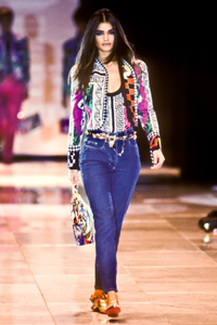 5965eb2fd01b6_versace-ss-1991-3-Copy.thumb.png.6df6c6c5a165fd14c1314b24546ae75e.png