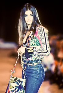 5965eb371b3b4_versace-ss-1991-5-Copy.thumb.png.b544f5f4bf3fb18865b0589c199e3cee.png