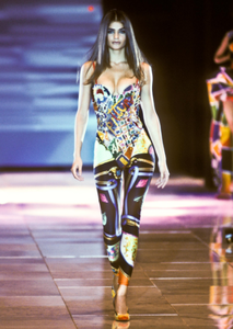 5965eb393615d_versace-ss-1991-6-Copy.thumb.png.d3ef8398a280bd14e116391b5aa91812.png