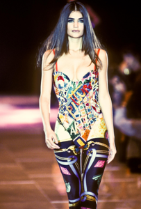 5965eb3e29829_versace-ss-1991-8-Copy.thumb.png.cedf2bf41e9f14ee0a46252128a74790.png