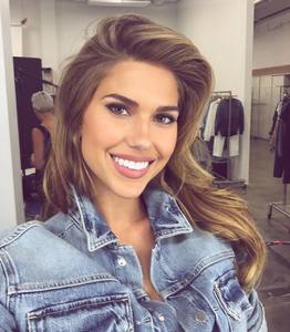 karajewelll - BJtvzxvh9D1.jpg