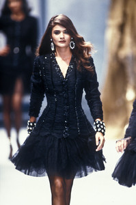 9_chanel-hc-fw-1991-10_html.thumb.JPEG.44195f034bbcbcd80e783340573b0f74.JPEG