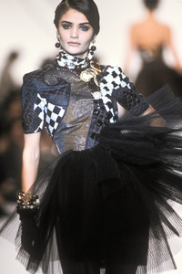 9_christian-dior-fw-1991-6_html.thumb.JPEG.d91a8b8a88e6dc20f7058b2dc69e7948.JPEG