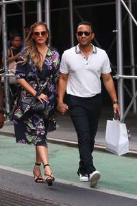 Chrissy-Teigen-out-in-New-York--01.jpg